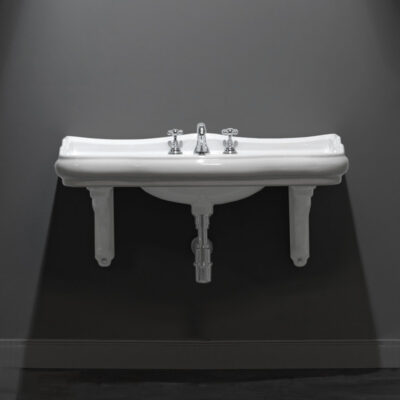 Retro console basin on ceramic brackets