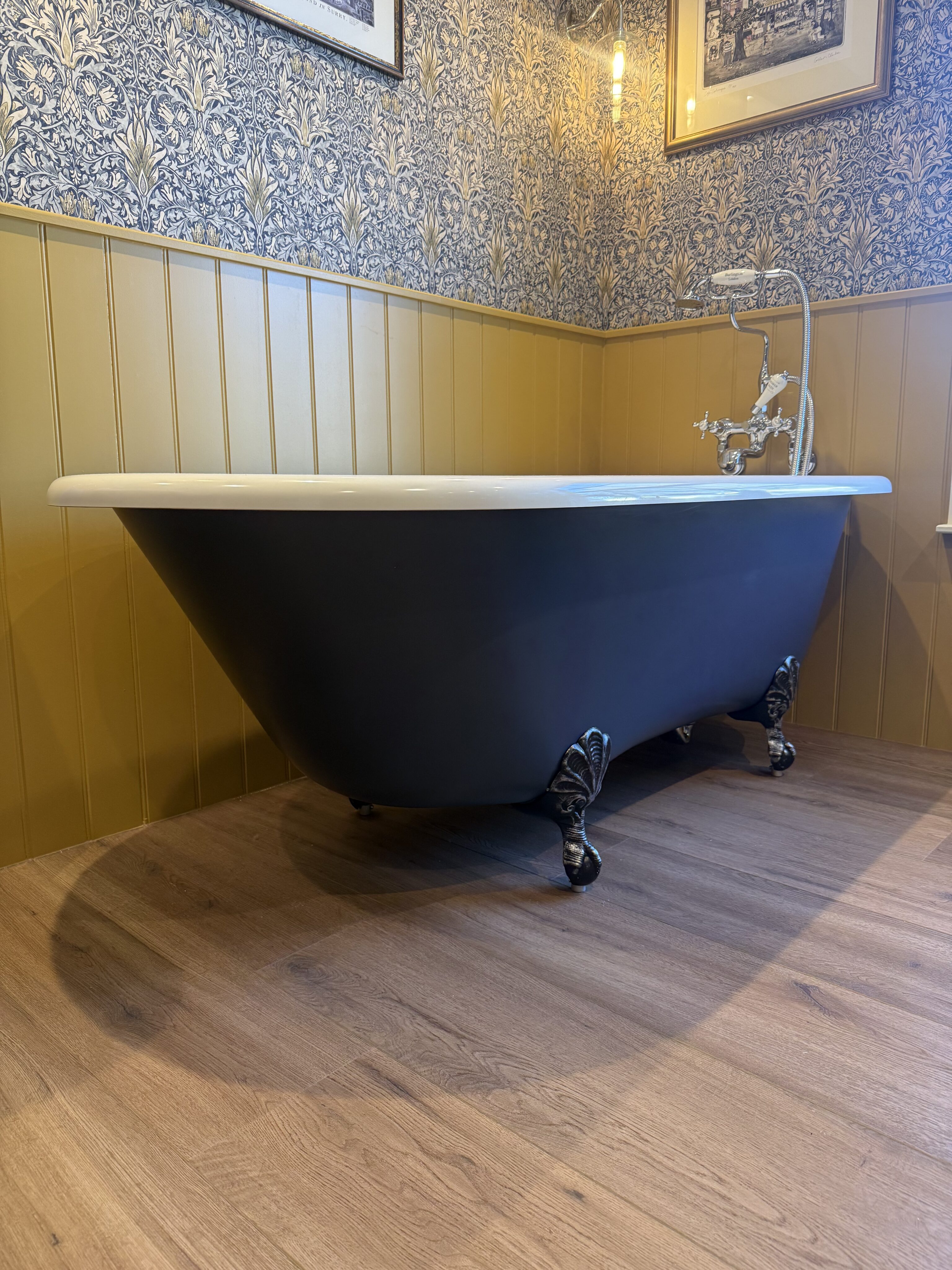 Victoria + Albert Hampshire Bath Customer Image