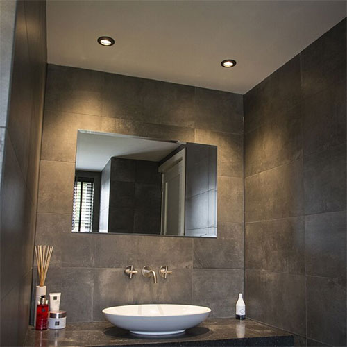 spotlights-in-a-contemporary-bathroom