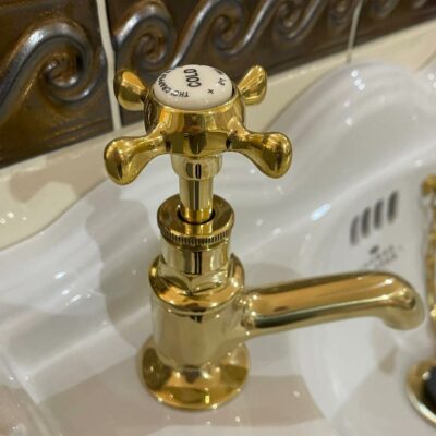 Thomas-Crapper-Marlborough-Cloakroom-Basin-Taps-Polished-Brass3