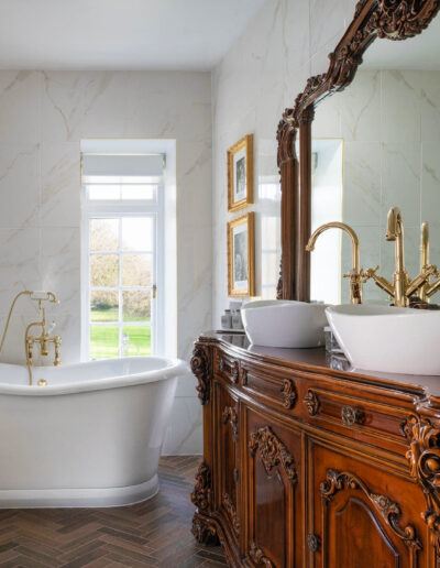Bathroom in the Princess Margaret Suite as Plas Dinas
