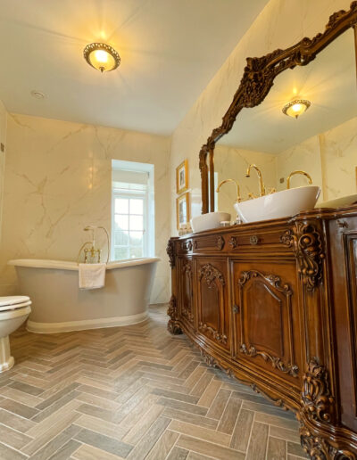 Bathroom in the Princess Margaret Suite as Plas Dinas