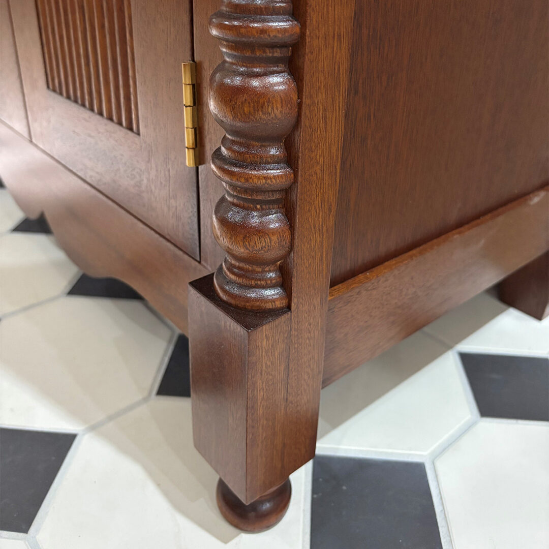 Bobbin Vanity Unity with Thomas Crapper Basin Set